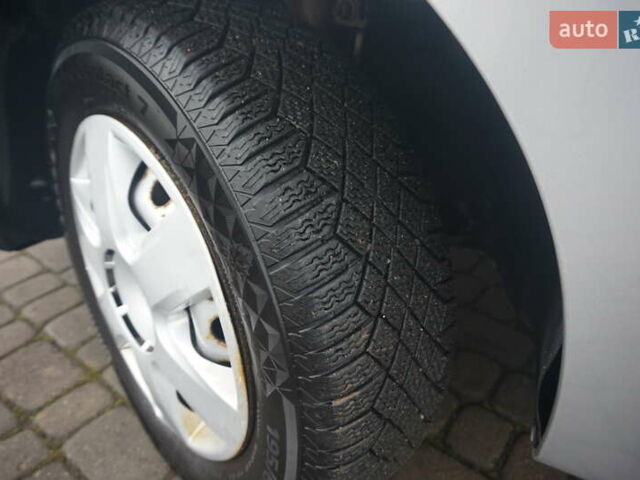 Сірий Рено Кєнгу, об'ємом двигуна 0 л та пробігом 79 тис. км за 11111 $, фото 62 на Automoto.ua