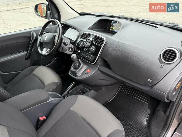 Серый Рено Кенгу, объемом двигателя 1.5 л и пробегом 170 тыс. км за 13999 $, фото 2 на Automoto.ua
