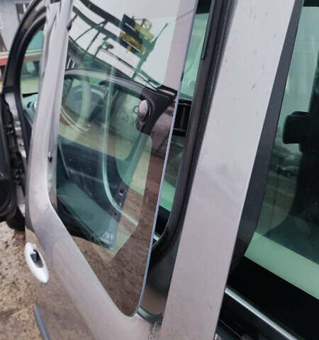 Сірий Рено Кєнгу, об'ємом двигуна 1.5 л та пробігом 111 тис. км за 15000 $, фото 32 на Automoto.ua