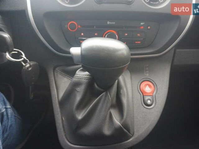 Сірий Рено Кєнгу, об'ємом двигуна 0 л та пробігом 79 тис. км за 11111 $, фото 37 на Automoto.ua