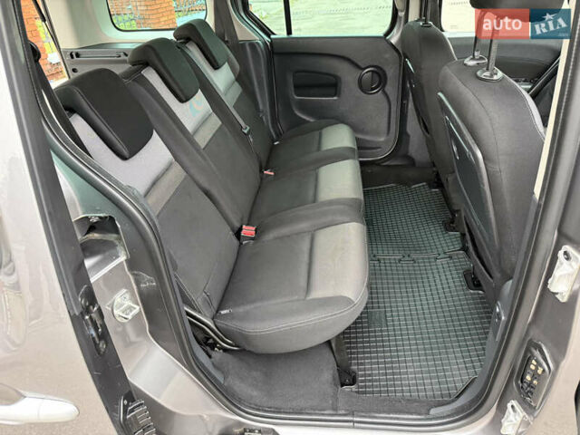 Серый Рено Кенгу, объемом двигателя 1.5 л и пробегом 170 тыс. км за 13999 $, фото 5 на Automoto.ua