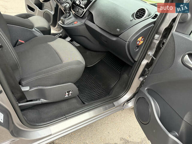 Серый Рено Кенгу, объемом двигателя 1.5 л и пробегом 170 тыс. км за 13999 $, фото 113 на Automoto.ua