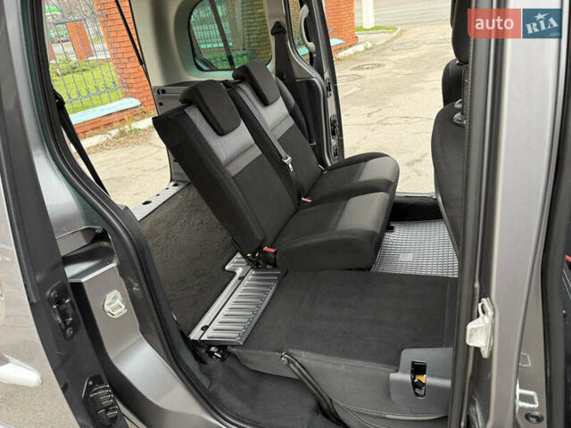 Серый Рено Кенгу, объемом двигателя 1.5 л и пробегом 170 тыс. км за 13999 $, фото 81 на Automoto.ua