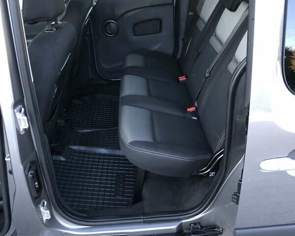 Сірий Рено Кєнгу, об'ємом двигуна 1.5 л та пробігом 195 тис. км за 13999 $, фото 31 на Automoto.ua