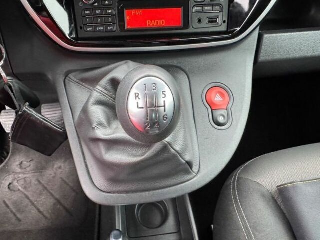 Серый Рено Кенгу, объемом двигателя 1.5 л и пробегом 179 тыс. км за 9150 $, фото 11 на Automoto.ua