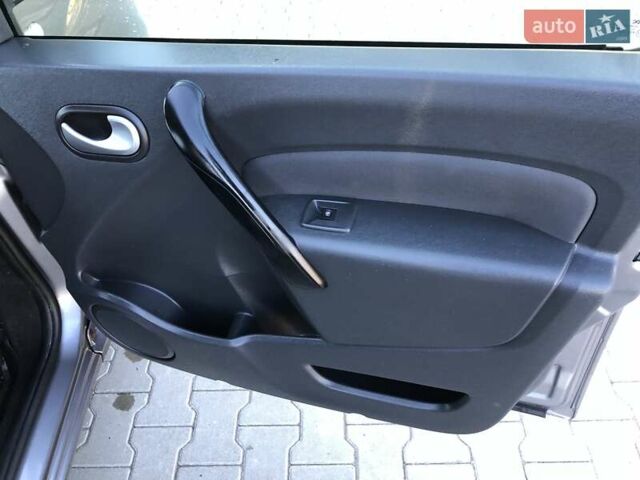 Сірий Рено Кєнгу, об'ємом двигуна 1.5 л та пробігом 195 тис. км за 13999 $, фото 44 на Automoto.ua