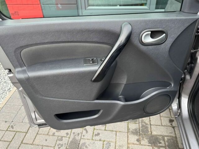 Серый Рено Кенгу, объемом двигателя 1.5 л и пробегом 179 тыс. км за 8500 $, фото 11 на Automoto.ua