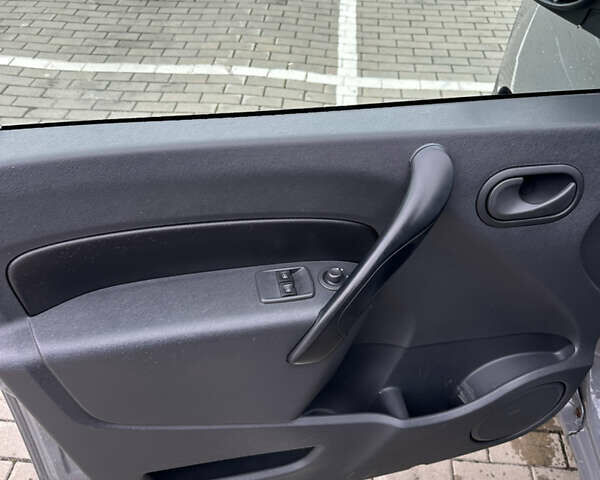 Рено Кенгу 2019 в Луцке на Automoto.ua Серый Рено Кенгу, объемом двигателя 1.5 л и пробегом 230 тыс. км за 12999 $, фото 18 на Automoto.ua
