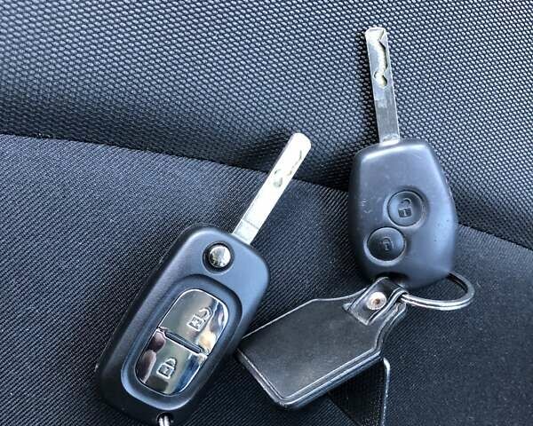 Сірий Рено Кєнгу, об'ємом двигуна 1.5 л та пробігом 195 тис. км за 13999 $, фото 54 на Automoto.ua