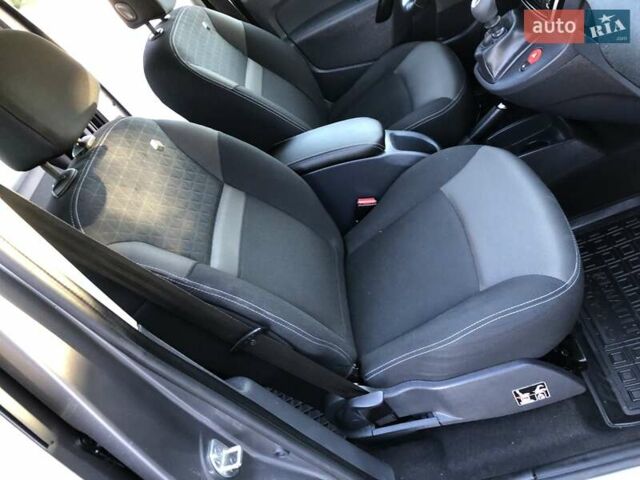 Сірий Рено Кєнгу, об'ємом двигуна 1.5 л та пробігом 195 тис. км за 13999 $, фото 38 на Automoto.ua