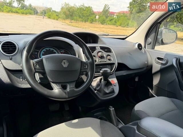 Серый Рено Кенгу, объемом двигателя 0 л и пробегом 47 тыс. км за 17490 $, фото 15 на Automoto.ua
