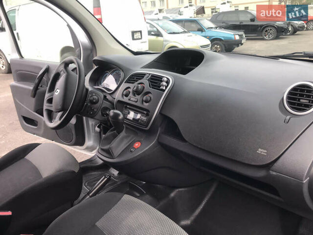 Сірий Рено Кєнгу, об'ємом двигуна 0 л та пробігом 23 тис. км за 12555 $, фото 9 на Automoto.ua