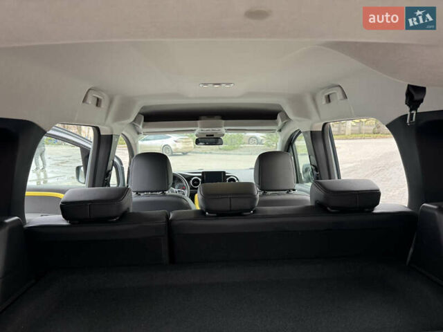 Серый Рено Кенгу, объемом двигателя 0 л и пробегом 11 тыс. км за 24700 $, фото 24 на Automoto.ua