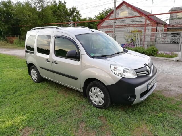 Серый Рено Кенгу, объемом двигателя 1.5 л и пробегом 170 тыс. км за 11999 $, фото 6 на Automoto.ua