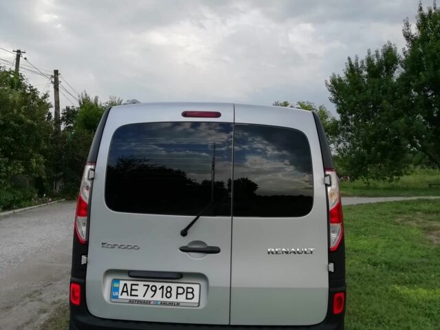 Серый Рено Кенгу, объемом двигателя 1.5 л и пробегом 170 тыс. км за 11999 $, фото 3 на Automoto.ua