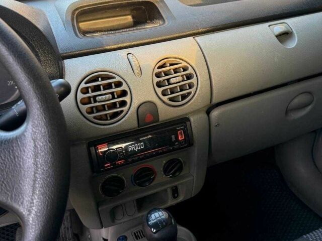 Серый Рено Кенгу, объемом двигателя 1.4 л и пробегом 402 тыс. км за 4164 $, фото 9 на Automoto.ua