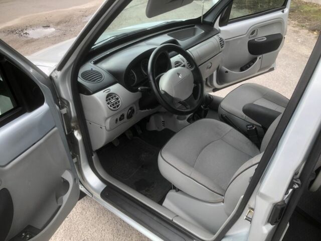 Серый Рено Кенгу, объемом двигателя 1.4 л и пробегом 112 тыс. км за 5500 $, фото 7 на Automoto.ua