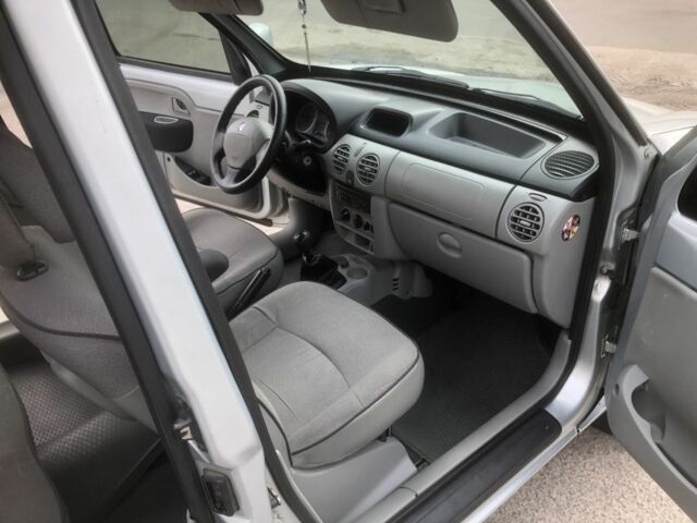 Серый Рено Кенгу, объемом двигателя 1.4 л и пробегом 112 тыс. км за 5500 $, фото 11 на Automoto.ua