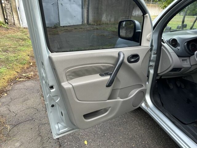 Рено Кєнгу 2008 у Дніпро (Дніпропетровську) на Automoto.ua Сірий Рено Кєнгу, об'ємом двигуна 1.5 л та пробігом 174 тис. км за 6000 $, фото 7 на Automoto.ua