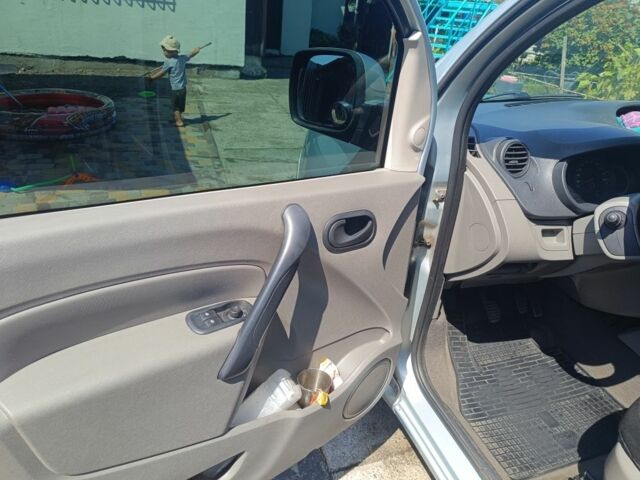 Сірий Рено Кєнгу, об'ємом двигуна 1.5 л та пробігом 254 тис. км за 6700 $, фото 6 на Automoto.ua