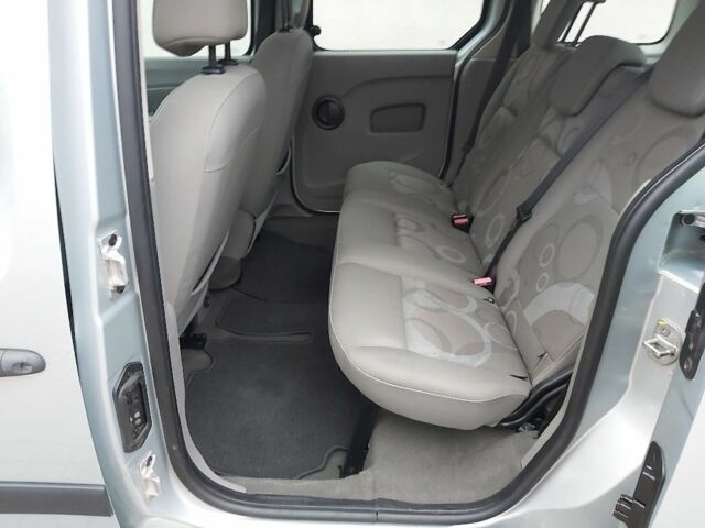 Сірий Рено Кєнгу, об'ємом двигуна 1.5 л та пробігом 240 тис. км за 7500 $, фото 6 на Automoto.ua