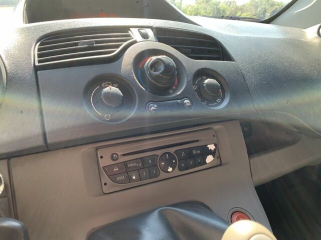 Сірий Рено Кєнгу, об'ємом двигуна 1.5 л та пробігом 270 тис. км за 5400 $, фото 9 на Automoto.ua