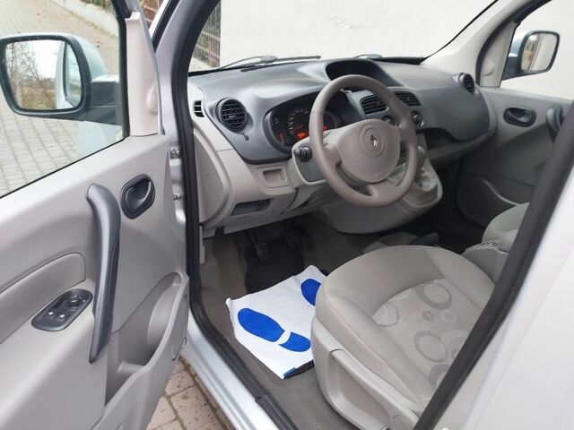 Сірий Рено Кєнгу, об'ємом двигуна 1.5 л та пробігом 240 тис. км за 7500 $, фото 5 на Automoto.ua