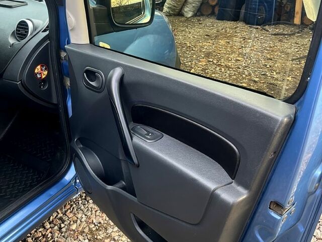 Синий Рено Кенгу, объемом двигателя 1.5 л и пробегом 290 тыс. км за 8100 $, фото 6 на Automoto.ua