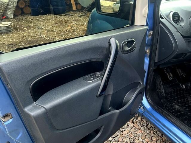 Синий Рено Кенгу, объемом двигателя 1.5 л и пробегом 290 тыс. км за 8100 $, фото 8 на Automoto.ua