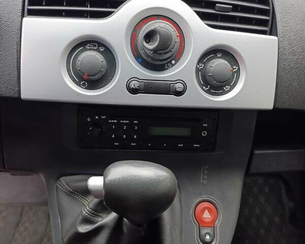 Рено Кєнгу 2013 у Хмельницькому на Automoto.ua Синій Рено Кєнгу, об'ємом двигуна 0 л та пробігом 42 тис. км за 4800 $, фото 9 на Automoto.ua