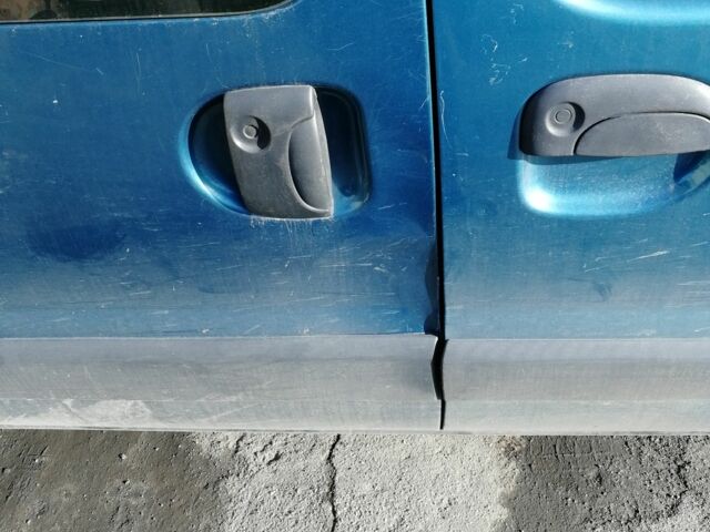 Синий Рено Кенгу, объемом двигателя 1.4 л и пробегом 400 тыс. км за 2500 $, фото 7 на Automoto.ua