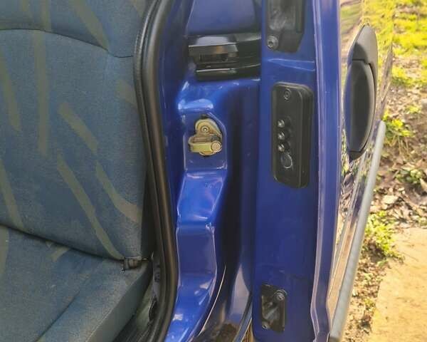 Синий Рено Кенгу, объемом двигателя 1.39 л и пробегом 250 тыс. км за 4100 $, фото 7 на Automoto.ua