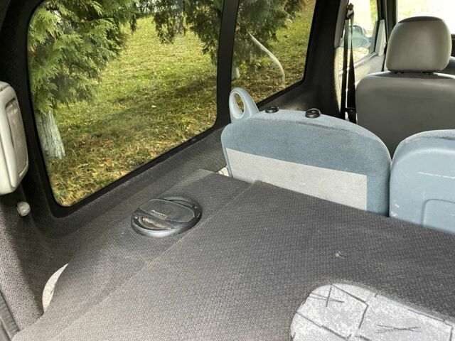 Рено Кенгу 2003 в Остоге на Automoto.ua Синий Рено Кенгу, объемом двигателя 1.5 л и пробегом 270 тыс. км за 2999 $, фото 12 на Automoto.ua