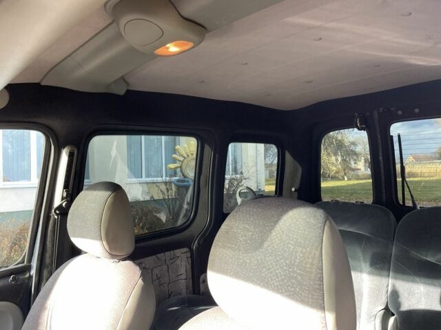 Рено Кенгу 2003 в Остоге на Automoto.ua Синий Рено Кенгу, объемом двигателя 1.5 л и пробегом 270 тыс. км за 2999 $, фото 10 на Automoto.ua