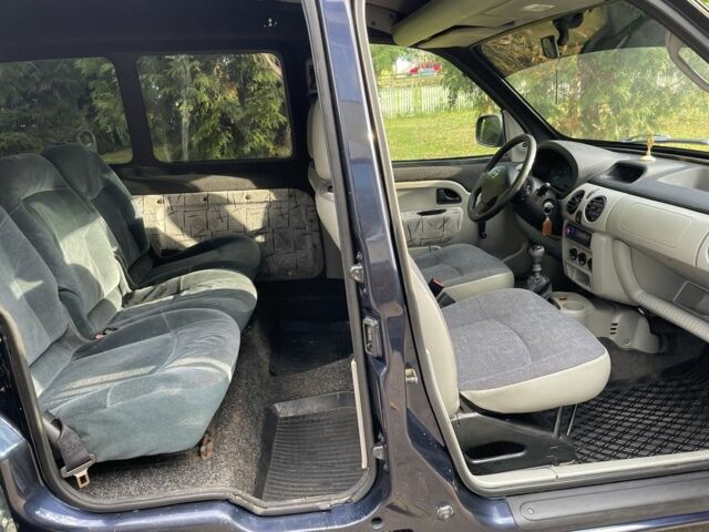 Рено Кенгу 2003 в Остоге на Automoto.ua Синий Рено Кенгу, объемом двигателя 1.5 л и пробегом 270 тыс. км за 2999 $, фото 14 на Automoto.ua