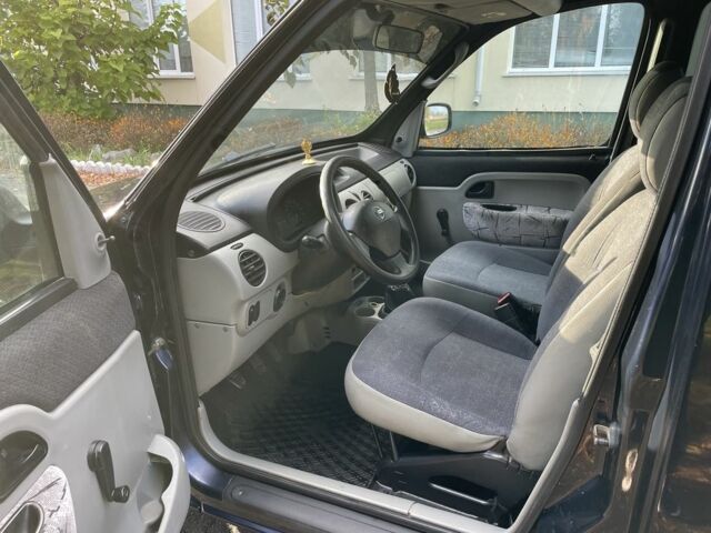 Рено Кенгу 2003 в Остоге на Automoto.ua Синий Рено Кенгу, объемом двигателя 1.5 л и пробегом 270 тыс. км за 2999 $, фото 9 на Automoto.ua