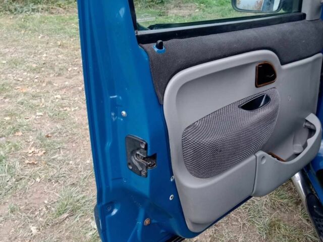 Рено Кенгу 2004 в Вижнице на Automoto.ua Синий Рено Кенгу, объемом двигателя 1.5 л и пробегом 300 тыс. км за 3750 $, фото 12 на Automoto.ua