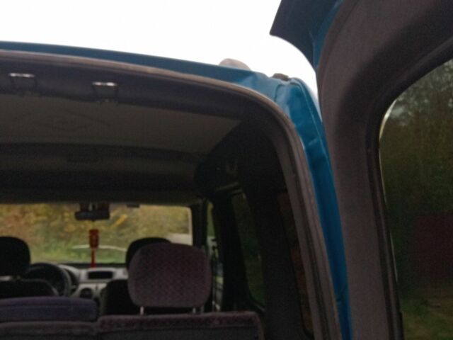 Рено Кенгу 2004 в Вижнице на Automoto.ua Синий Рено Кенгу, объемом двигателя 1.5 л и пробегом 300 тыс. км за 3750 $, фото 10 на Automoto.ua