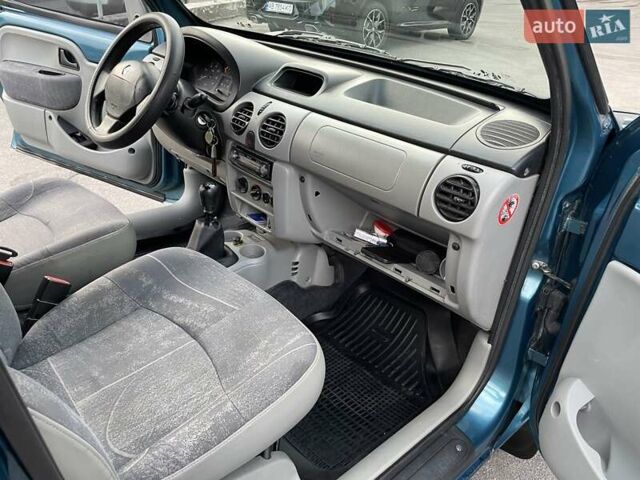 Рено Кенгу 2004 в Виннице на Automoto.ua Синий Рено Кенгу, объемом двигателя 1.4 л и пробегом 281 тыс. км за 4750 $, фото 33 на Automoto.ua