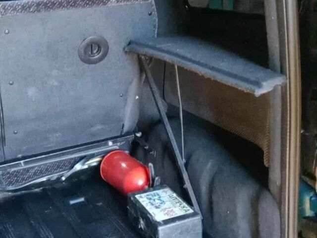 Рено Кенгу 2004 в Вижнице на Automoto.ua Синий Рено Кенгу, объемом двигателя 1.5 л и пробегом 300 тыс. км за 3750 $, фото 16 на Automoto.ua