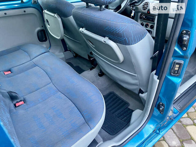 Синій Рено Кєнгу, об'ємом двигуна 1.6 л та пробігом 174 тис. км за 5850 $, фото 24 на Automoto.ua