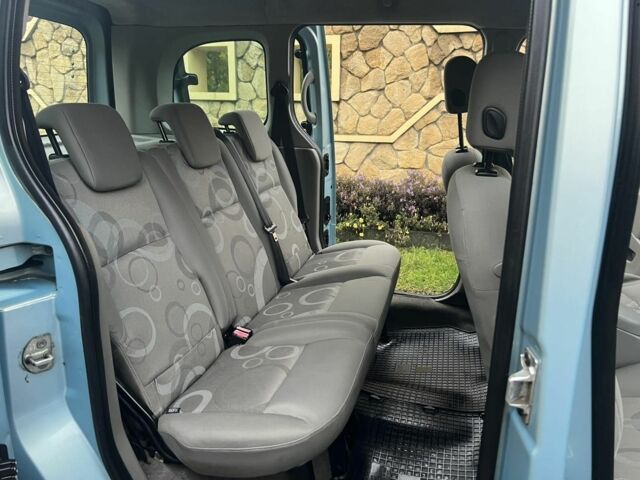 Рено Кенгу 2008 в Кельменцах на Automoto.ua Синий Рено Кенгу, объемом двигателя 1.5 л и пробегом 340 тыс. км за 6400 $, фото 4 на Automoto.ua