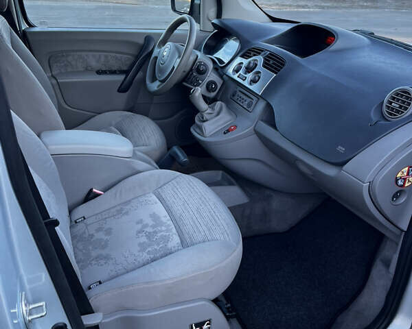 Синий Рено Кенгу, объемом двигателя 1.6 л и пробегом 187 тыс. км за 6900 $, фото 13 на Automoto.ua