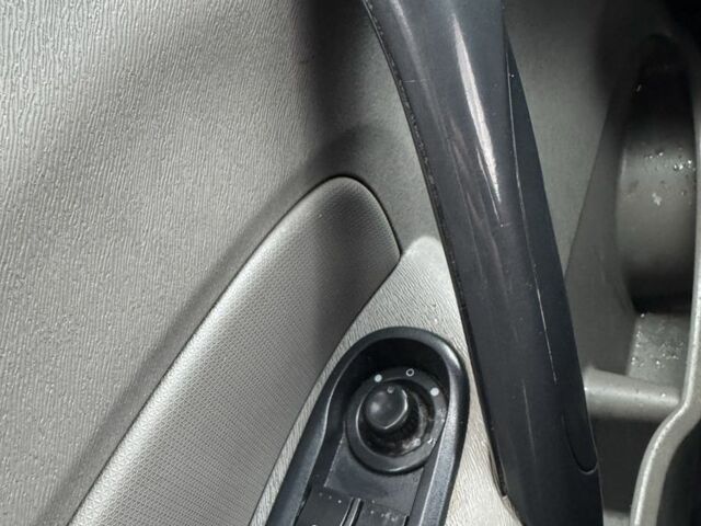 Рено Кенгу 2008 в Черновцах на Automoto.ua Синий Рено Кенгу, объемом двигателя 1.5 л и пробегом 306 тыс. км за 4750 $, фото 12 на Automoto.ua