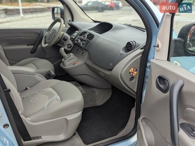 Синій Рено Кєнгу, об'ємом двигуна 1.6 л та пробігом 207 тис. км за 7400 $, фото 2 на Automoto.ua