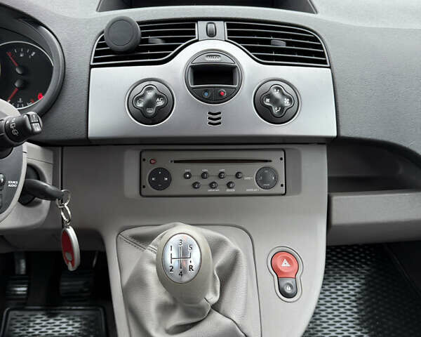 Синий Рено Кенгу, объемом двигателя 1.6 л и пробегом 124 тыс. км за 8200 $, фото 32 на Automoto.ua