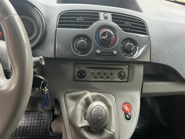 Рено Кенгу 2008 в Кельменцах на Automoto.ua Синий Рено Кенгу, объемом двигателя 1.5 л и пробегом 340 тыс. км за 6400 $, фото 7 на Automoto.ua