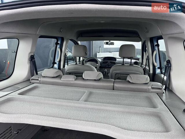 Синий Рено Кенгу, объемом двигателя 1.6 л и пробегом 160 тыс. км за 7500 $, фото 76 на Automoto.ua