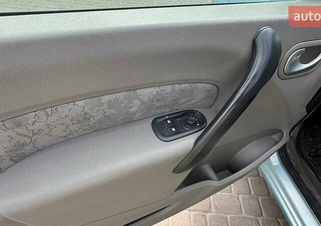 Синий Рено Кенгу, объемом двигателя 1.6 л и пробегом 229 тыс. км за 6300 $, фото 23 на Automoto.ua