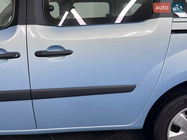 Синий Рено Кенгу, объемом двигателя 1.6 л и пробегом 160 тыс. км за 7500 $, фото 22 на Automoto.ua